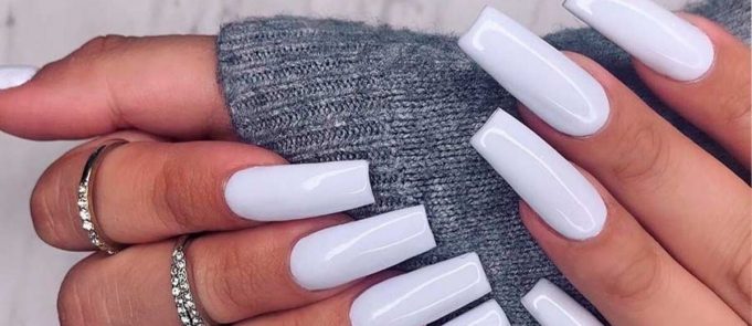 43 Stunning White Coffin Nails Designs - GlamiVibe